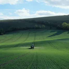 teaser-tractor-hill-farming-field